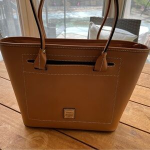 Elegant Tan Leather Women’s Tote